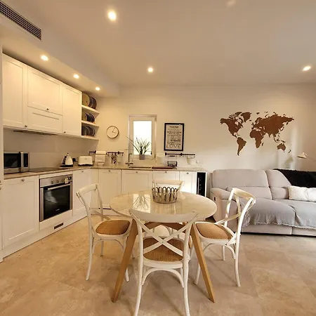 펜션 Living In A Museum *