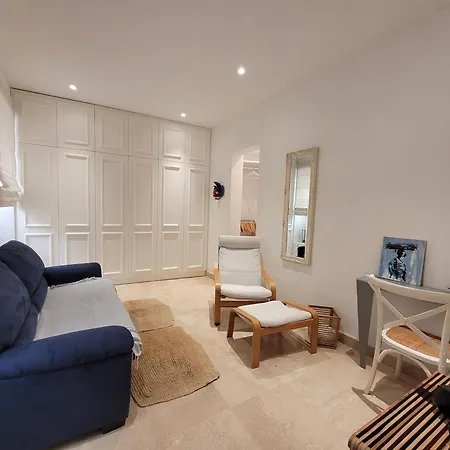 펜션 Living In A Museum 엠디나